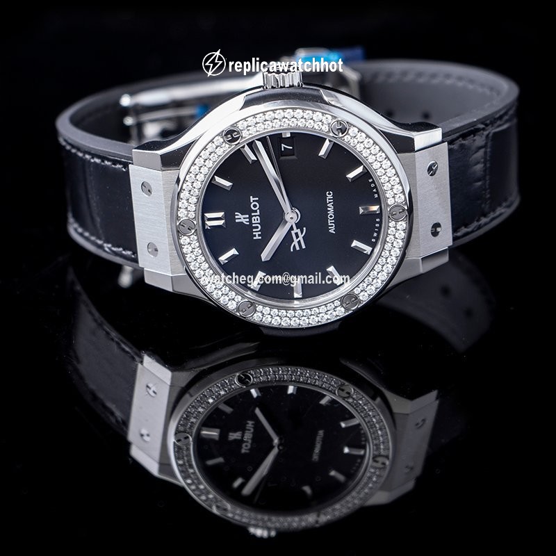Hublot Classic Fusion 45, 42, 38, 33 mm Mens watch Unisex Automatic Titanium 565.NX.1171.LR.1104