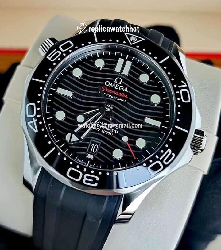Omega Seamaster Diver 300 M Mens watch Unisex Automatic Steel 210.32.42.20.01.001