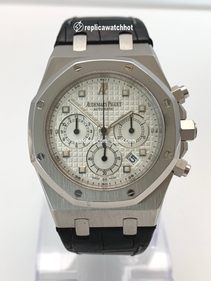Audemars Piguet Royal Oak Chronograph Mens watch Unisex Automatic White gold 26022BC.OO.D002CR.01