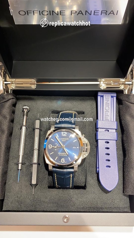 Panerai Luminor 1950 3 Days GMT Automatic Mens watch Unisex Automatic Steel PAM 01033