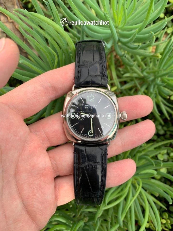 Panerai Radiomir Mens watch Unisex Automatic White gold PAM 00062