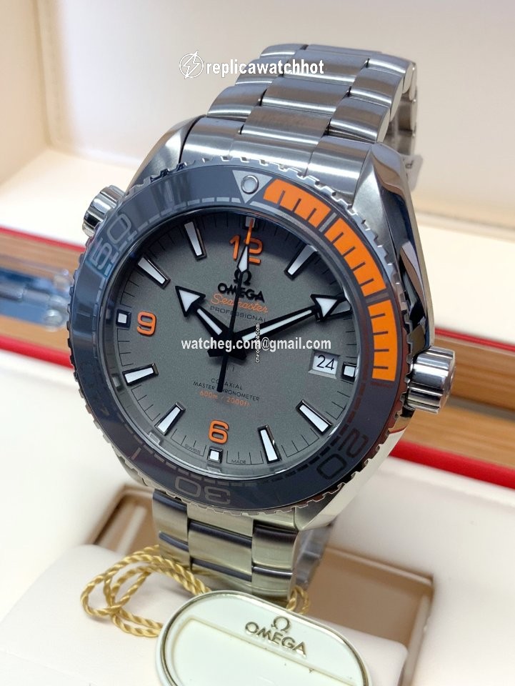 Omega Seamaster Planet Ocean Mens watch Unisex Automatic Titanium 215.90.44.21.99.001