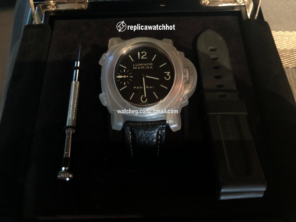 Panerai Luminor Marina Mens watch Unisex Manual winding Titanium PAM 00177