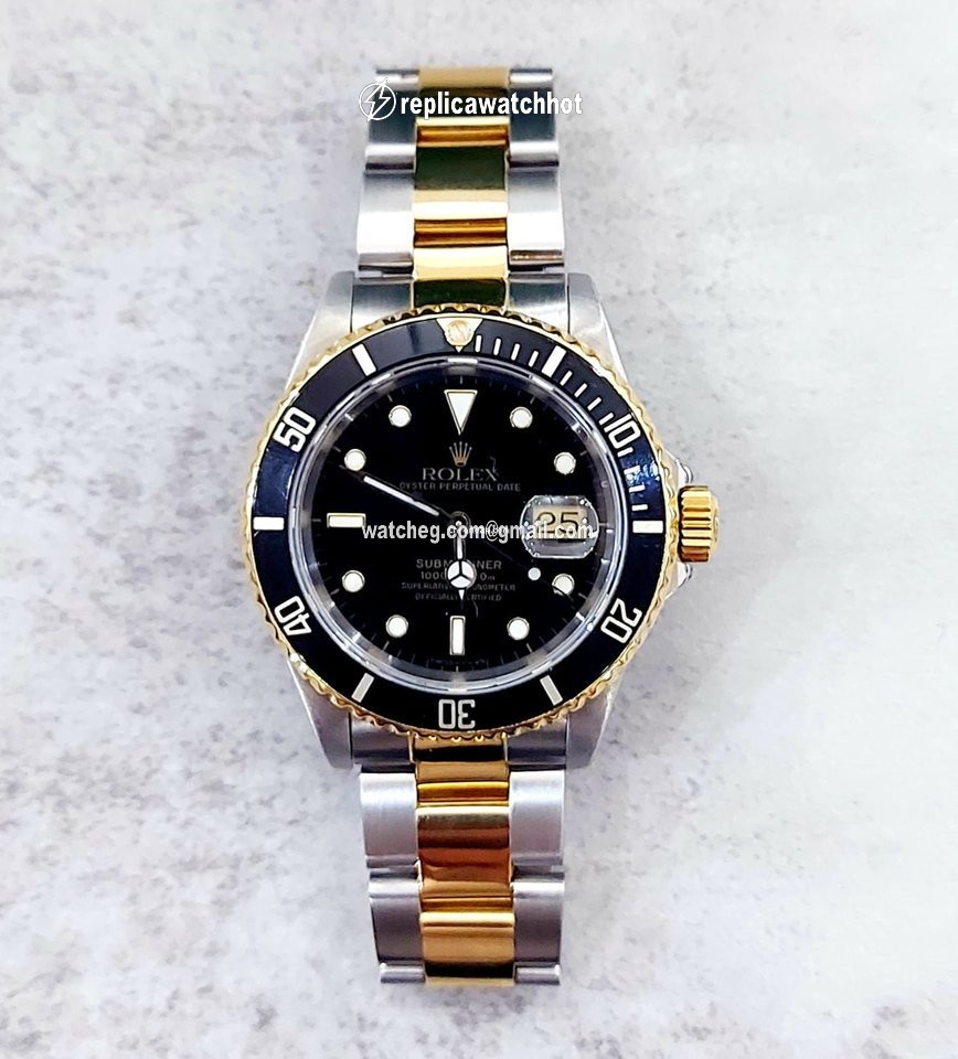 Rolex Submariner Date Mens watch Unisex Gold Steel Automatic 16613N Submariner