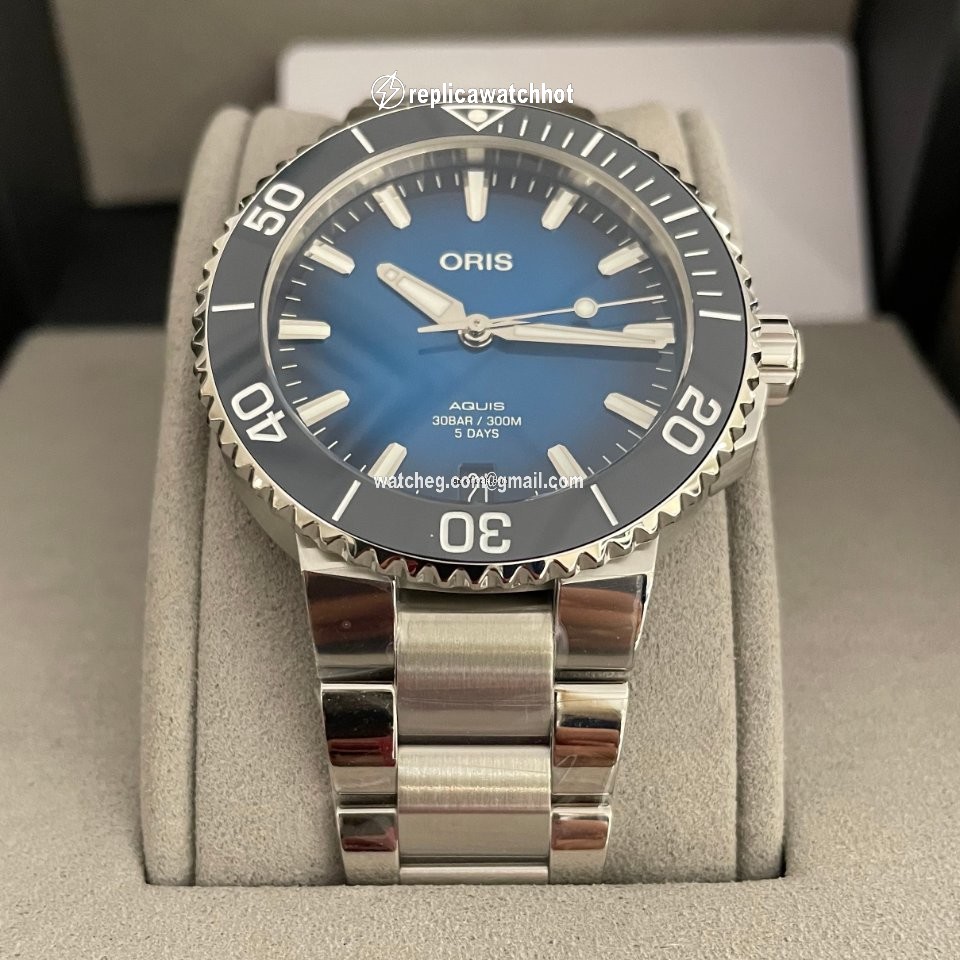 Oris Aquis Date Mens watch Unisex Automatic Steel 01 400 7769 4135-07 8 22 09PEB