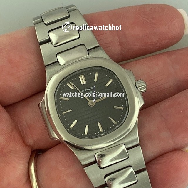 Patek Philippe Nautilus Womens watch Quartz Steel 4700 1A