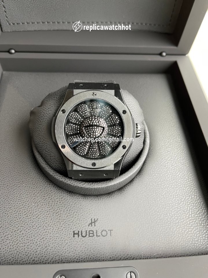 Hublot Classic Fusion 45, 42, 38, 33 mm Mens watch Unisex Automatic Ceramic 507.CX.9000.RX.TAK21