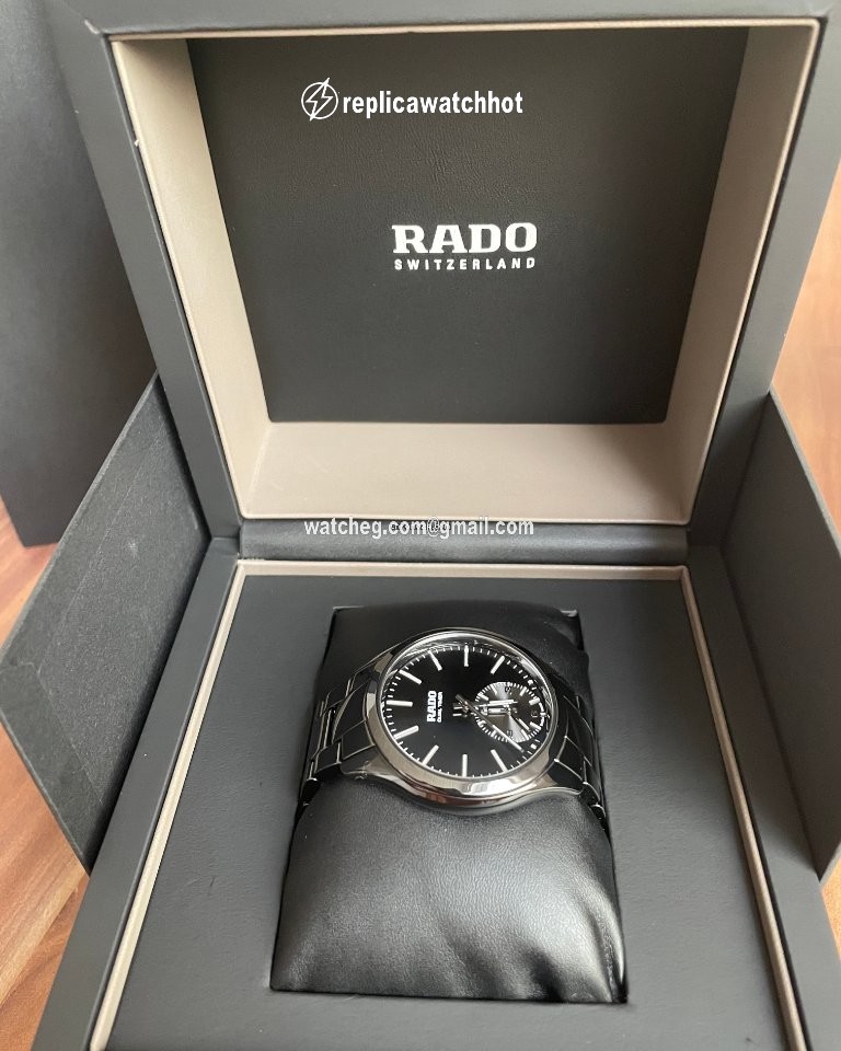 Rado HyperChrome Mens watch Unisex Quartz Ceramic R32114152
