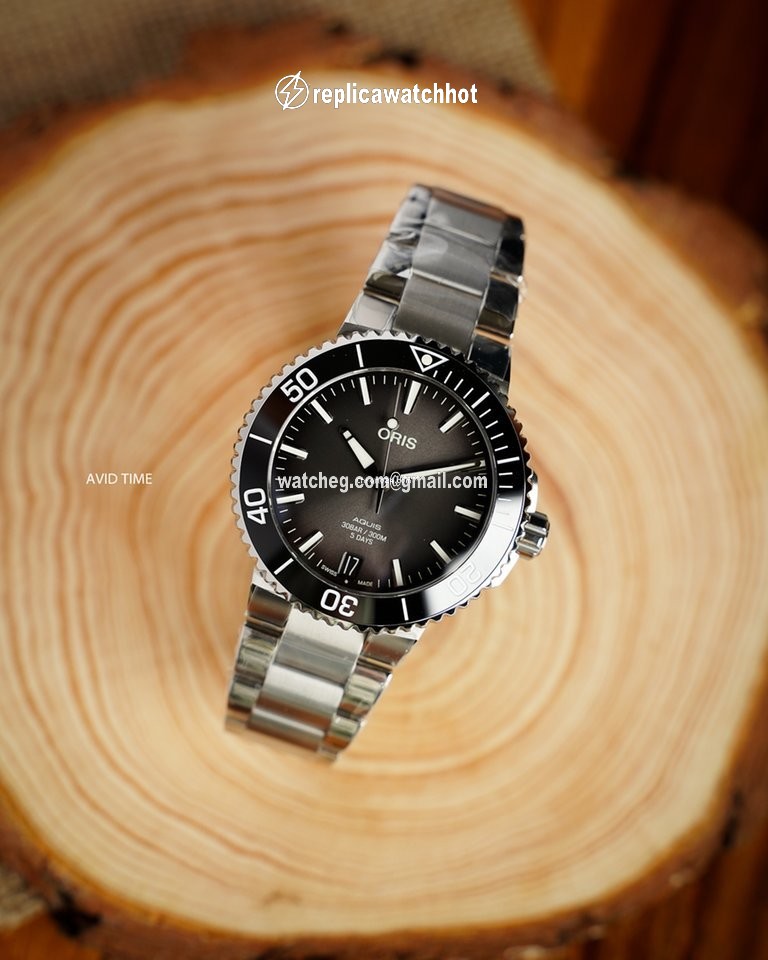 Oris Aquis Date Mens watch Unisex Automatic Steel 01 400 7769 4154-07 8 22 09PEB