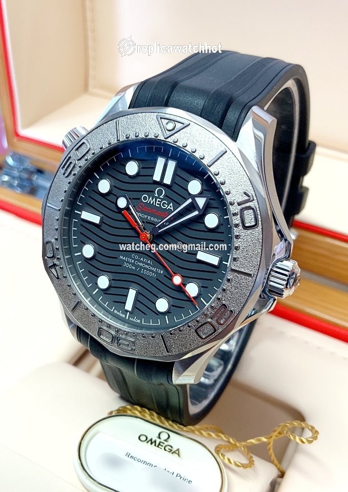 Omega Seamaster Diver 300 M Mens watch Unisex Automatic Steel 210.32.42.20.01.002
