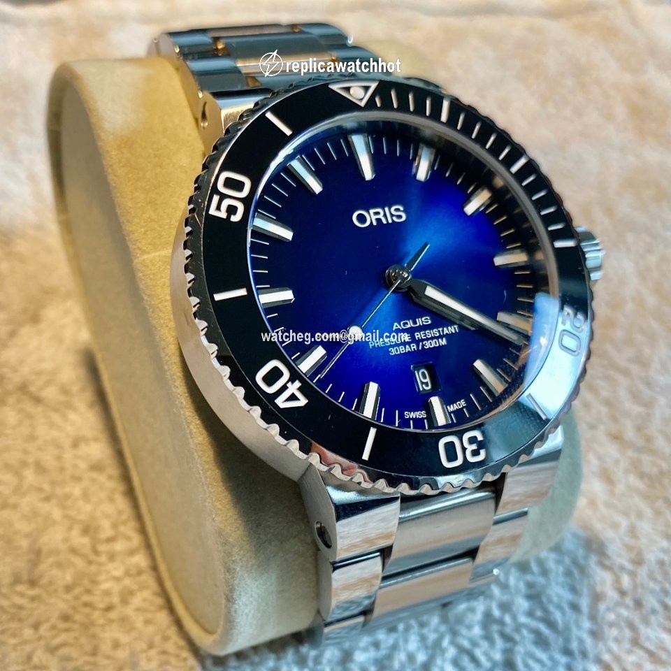 Oris Aquis Date Mens watch Unisex Automatic Steel 01 733 7730 4185-Set RS