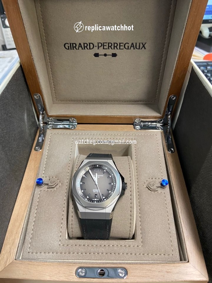 Girard Perregaux Laureato Mens watch Unisex Automatic Titanium 81070-21-001-FB6A