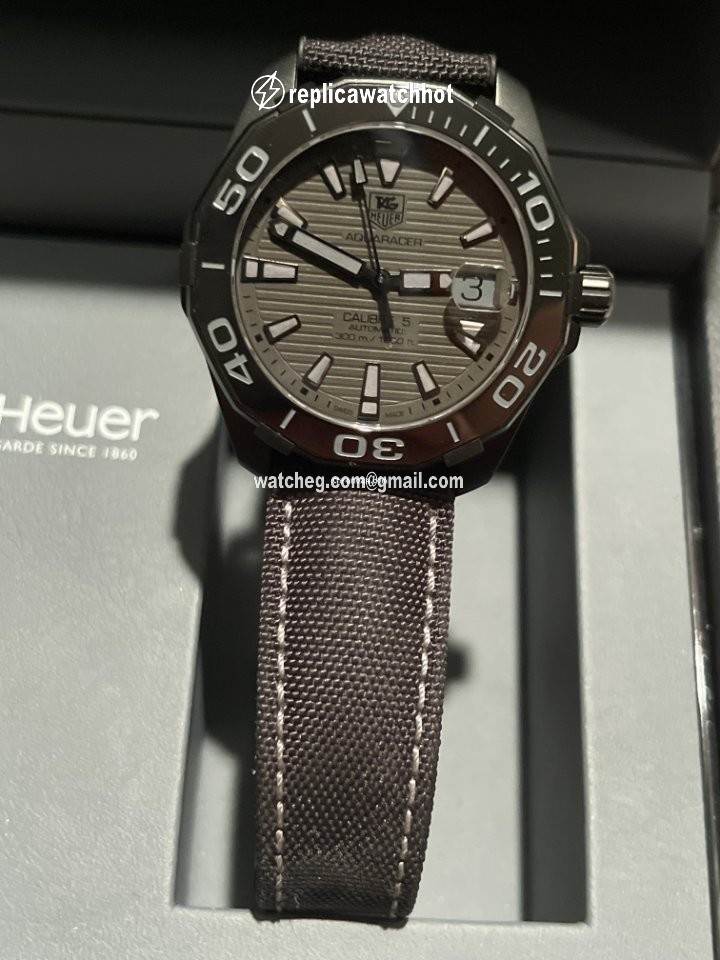 TAG Heuer Aquaracer 300M Mens watch Unisex Automatic Titanium WAY218B.FC6364