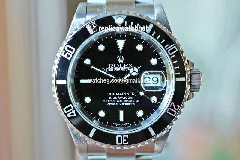 Rolex Submariner Date Steel Automatic 16610.