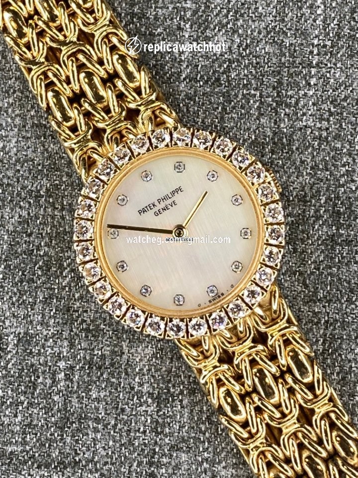 Patek Philippe Womens watch Quartz Yellow gold 4722 1