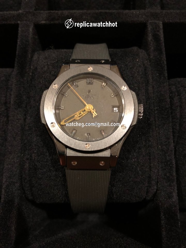 Hublot Classic Fusion Quartz Womens watch Quartz Ceramic 581.CM.1110.RX
