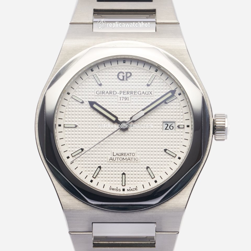 Girard Perregaux Laureato Mens watch Unisex Automatic Steel 81000-11-131-11A