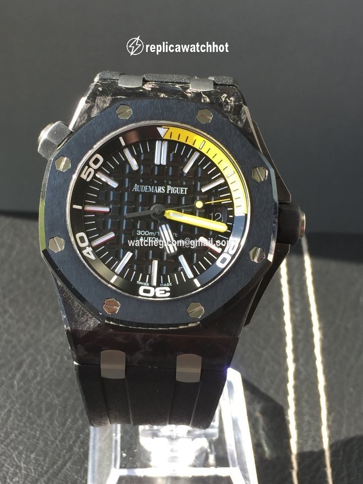 Audemars Piguet Royal Oak Offshore Diver Mens watch Unisex Automatic Carbon 15706AU.00.A002CA.01