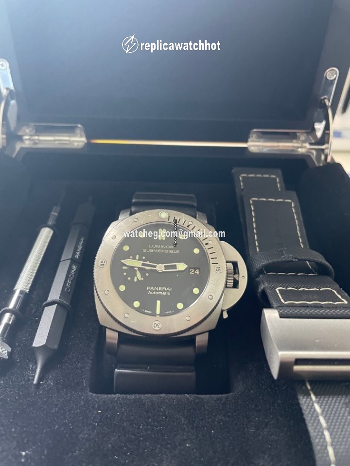 Panerai Luminor Submersible 1950 3 Days Automatic Mens watch Unisex Automatic Titanium PAM 00305