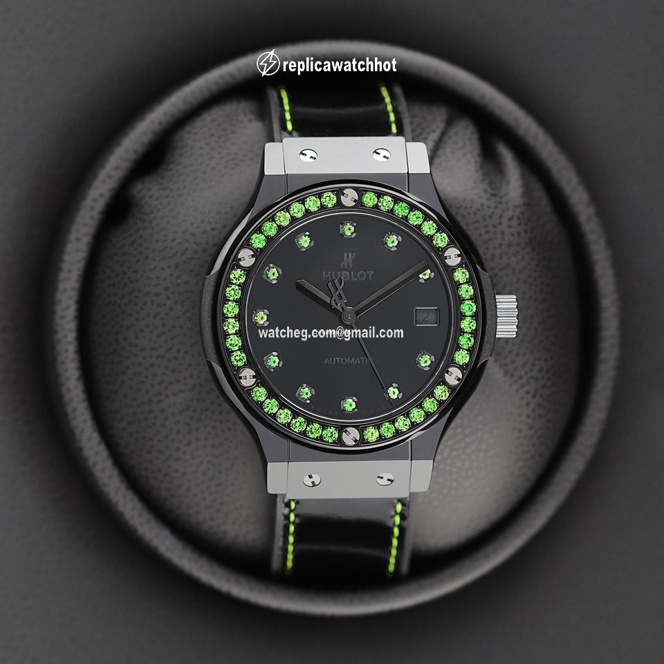 Hublot Classic Fusion 45, 42, 38, 33 mm Womens watch Automatic Ceramic 565.cx.1210.vr.1222