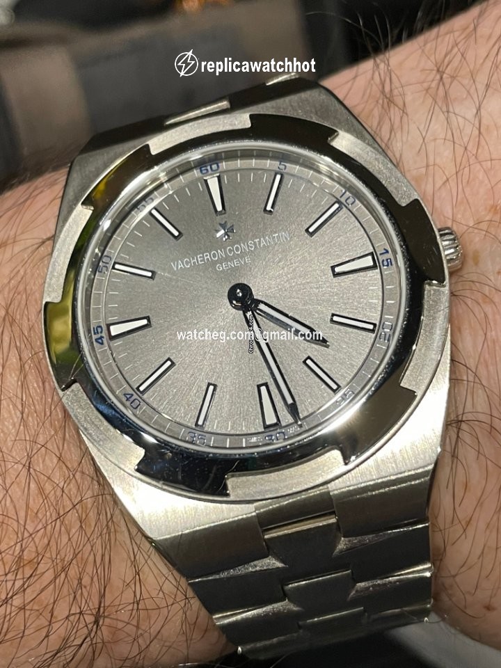 Vacheron Constantin Overseas Mens watch Unisex Automatic White gold 2000V 120G-B122