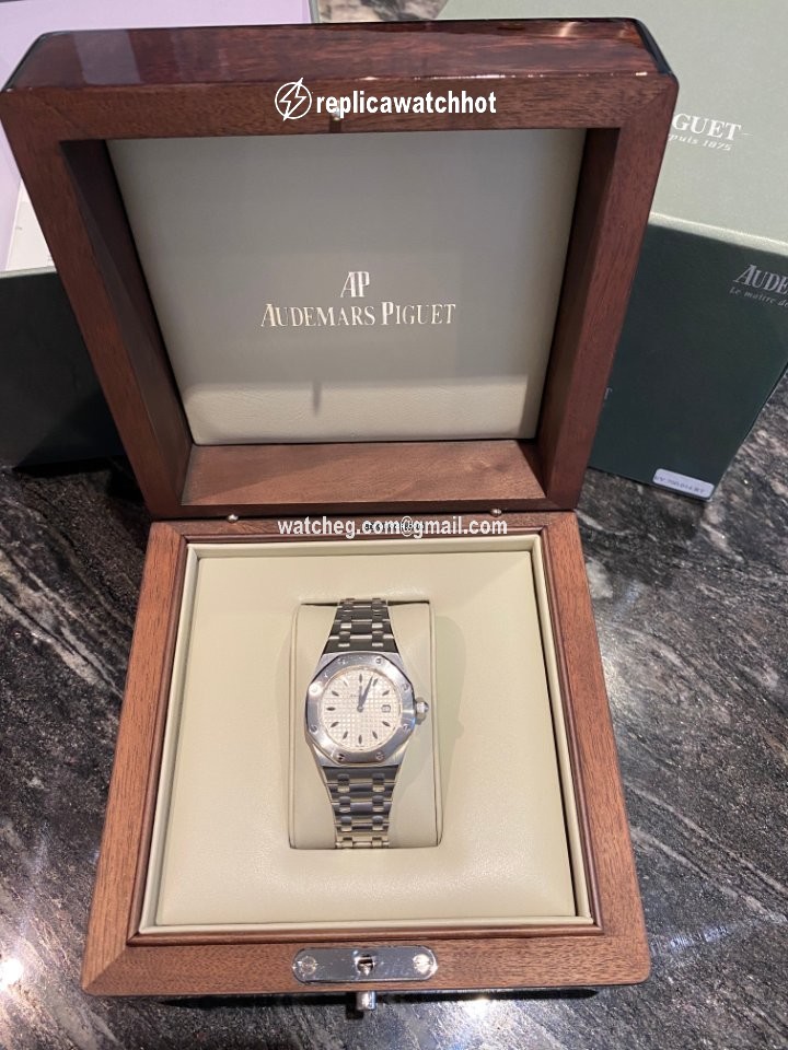 Audemars Piguet Royal Oak Lady Womens watch Quartz Steel 67620ST.OO.D010CA.01