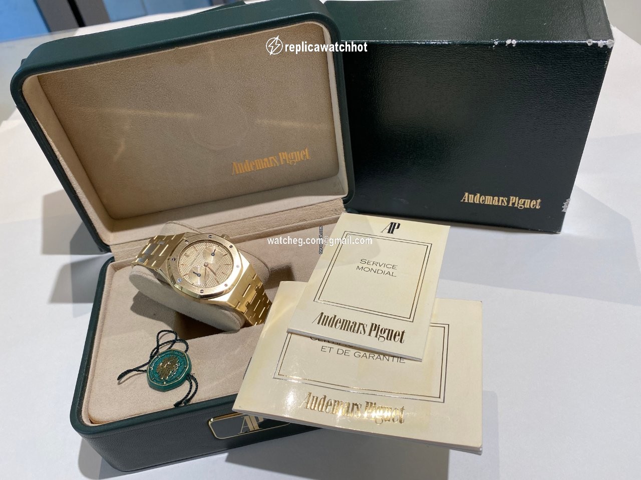 Audemars Piguet Royal Oak Day-Date Mens watch Unisex Automatic Yellow gold 25572BA.OO.0789BA.01