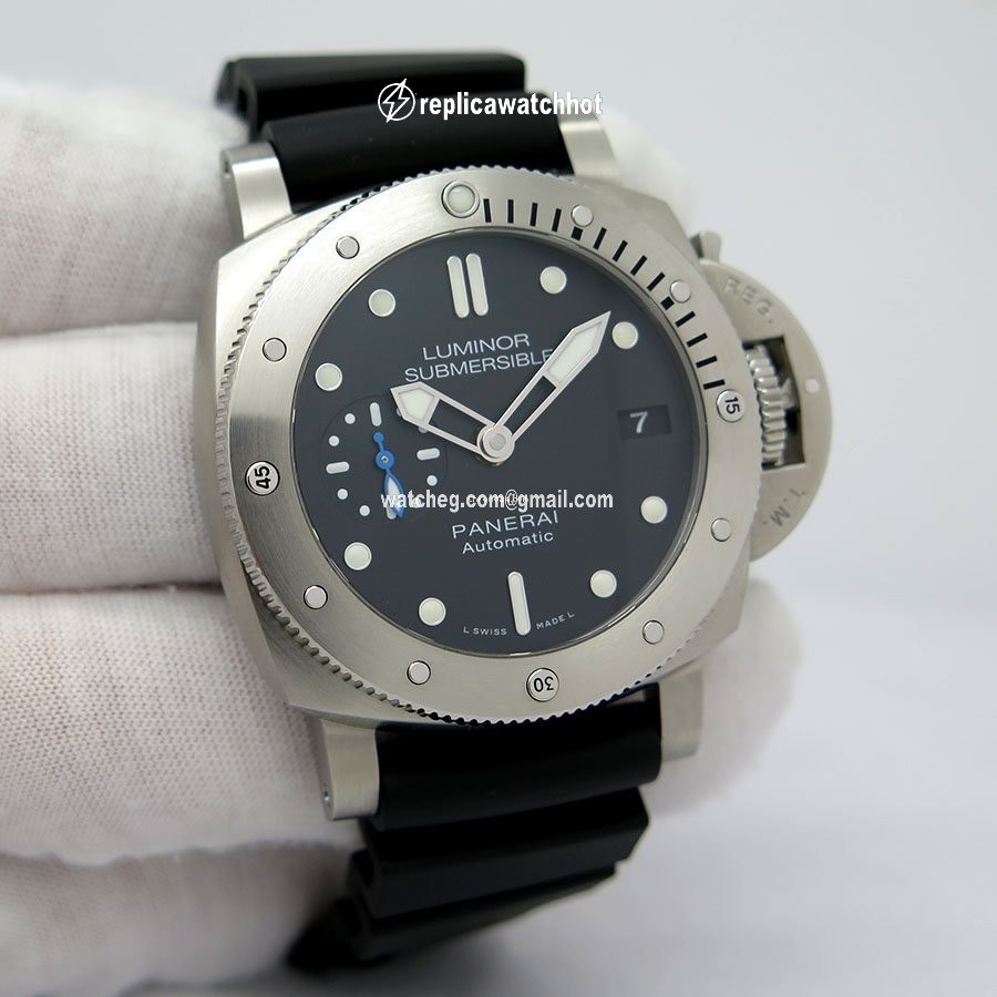 Panerai Luminor Submersible 1950 3 Days Automatic Mens watch Unisex Automatic Steel PAM 682