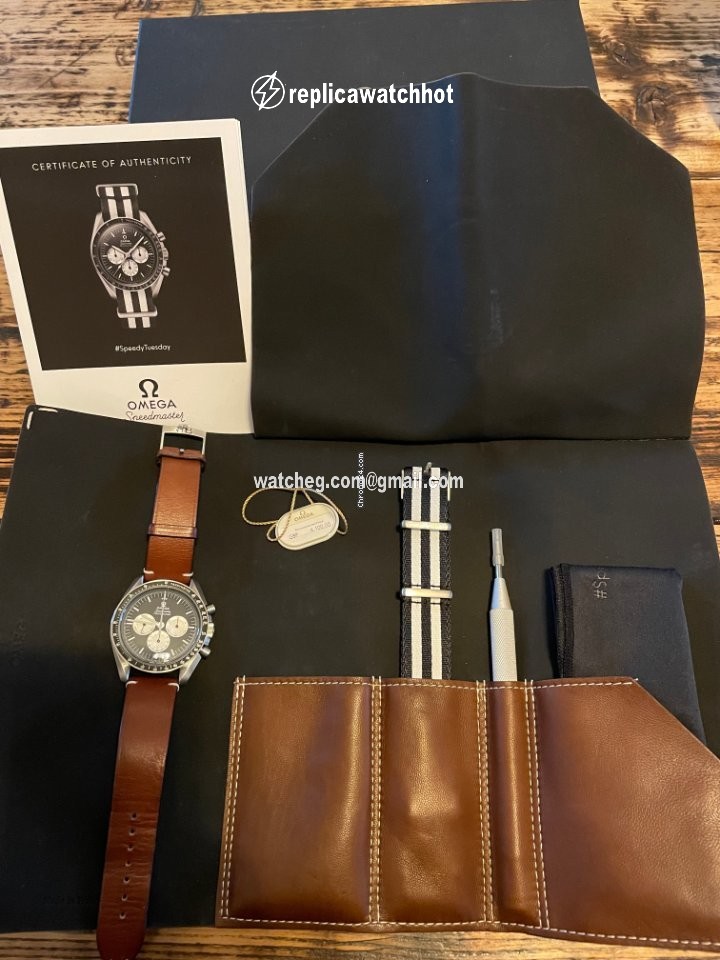 Omega Speedmaster Professional Moonwatch Mens watch Unisex Manual winding 31132423001001