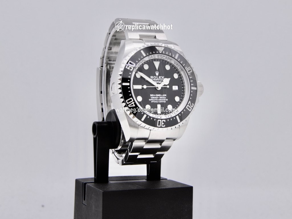 Rolex Sea-Dweller Deepsea Mens watch Unisex Steel Automatic M126660-0001