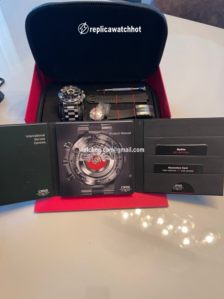 Oris Carlos Coste Limited Edition Mens watch Unisex Automatic Titanium 01 674 7655 7184-Set