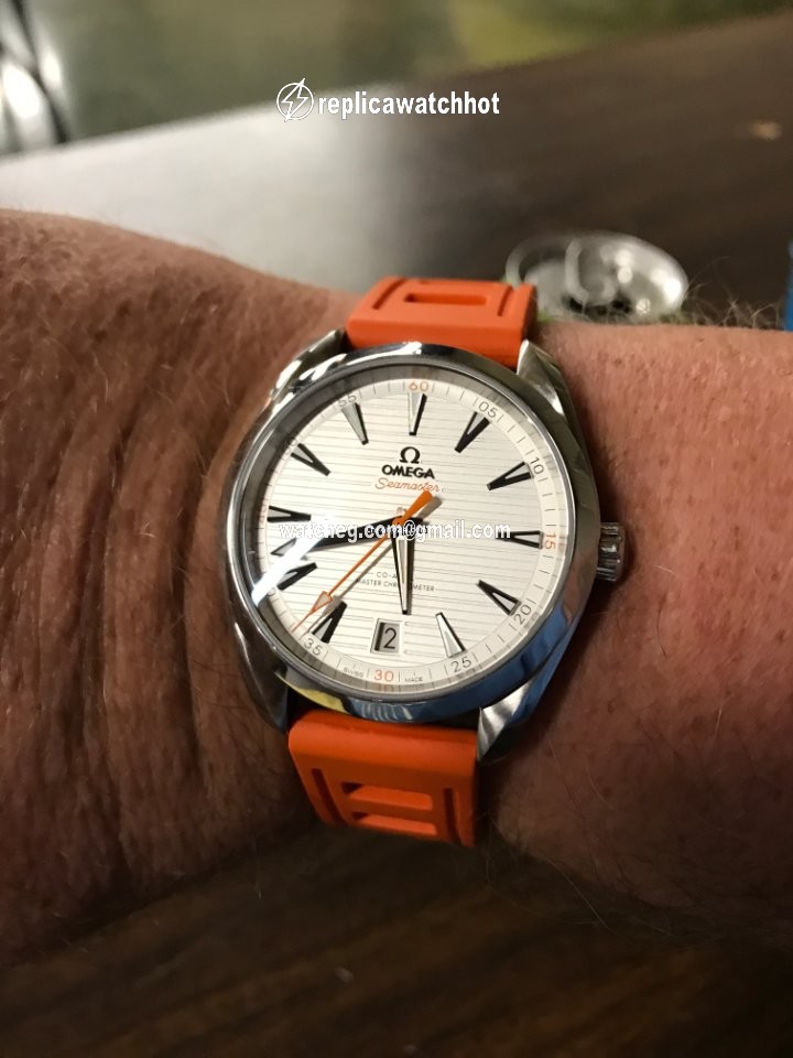 Omega Seamaster Aqua Terra Mens watch Unisex Automatic Steel 220.12.41.21.02.003