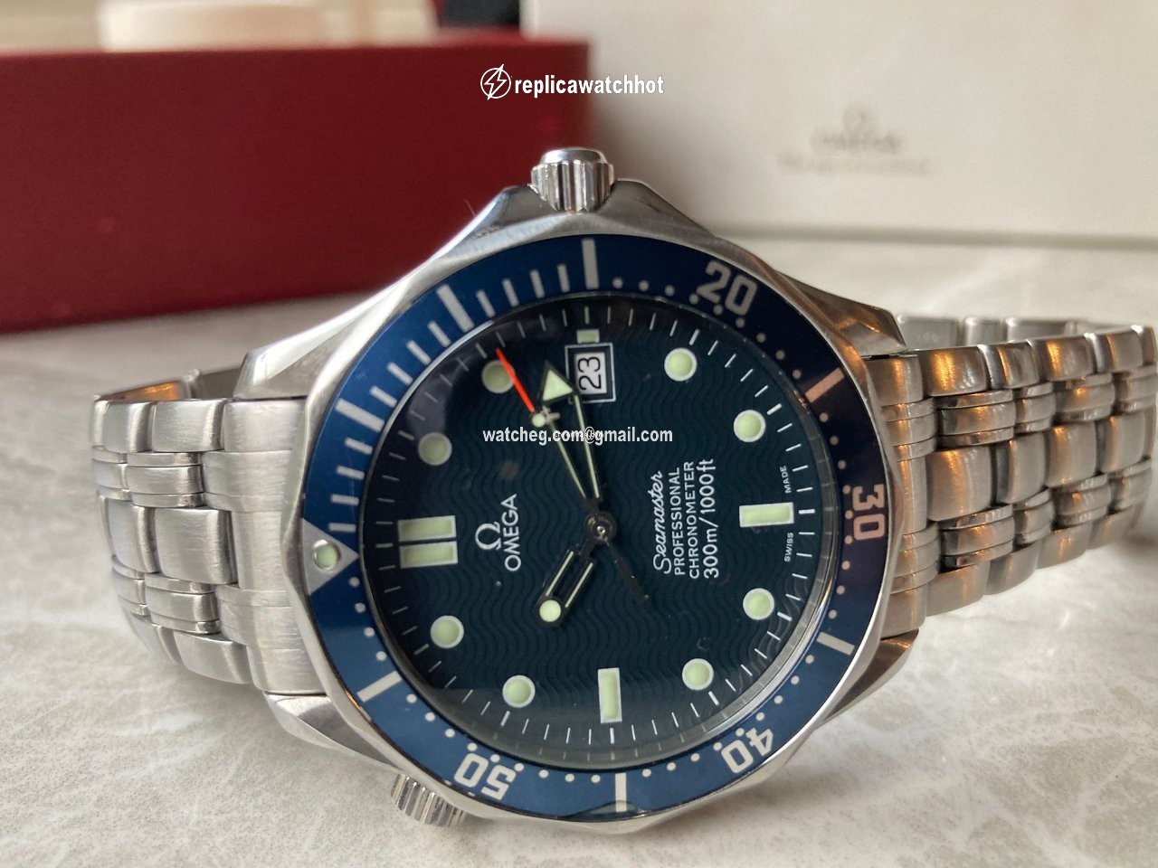 Omega Seamaster Diver 300 M Mens watch Unisex Automatic Steel 25318000