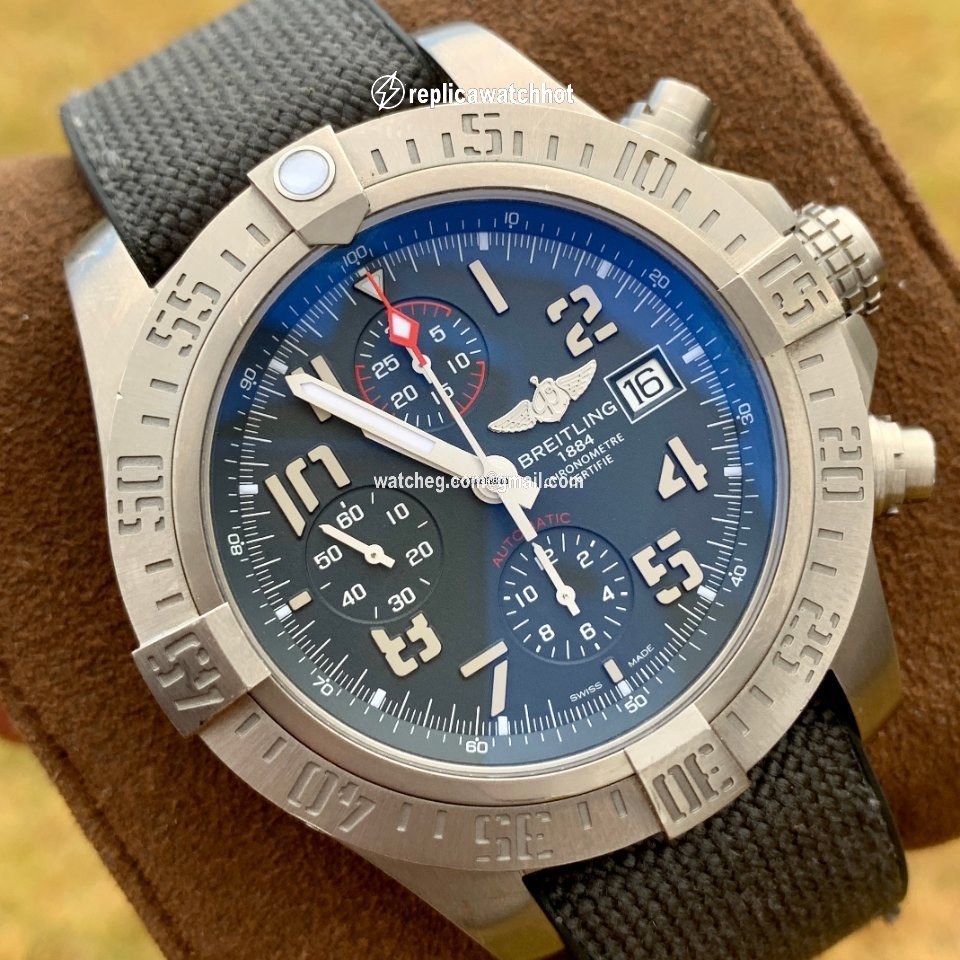 Breitling Avenger Bandit Mens watch Unisex Automatic Titanium E1338310 M534