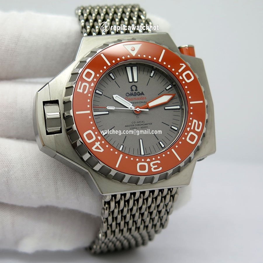 Omega Seamaster PloProf Mens watch Unisex Automatic Titanium 227.90.55.21.99.002