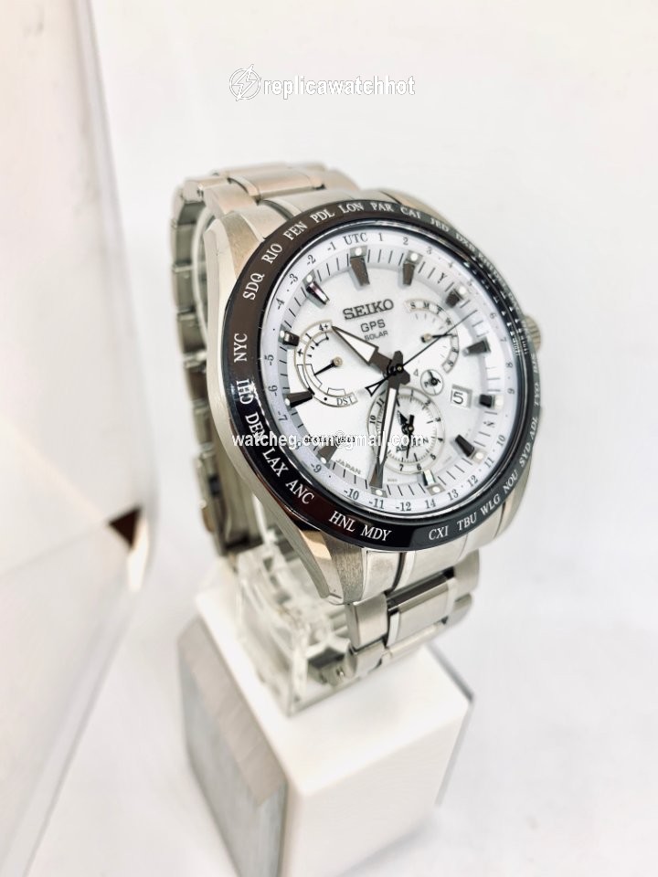Seiko Astron GPS Solar Chronograph Mens watch Unisex Automatic Titanium SSE047J1