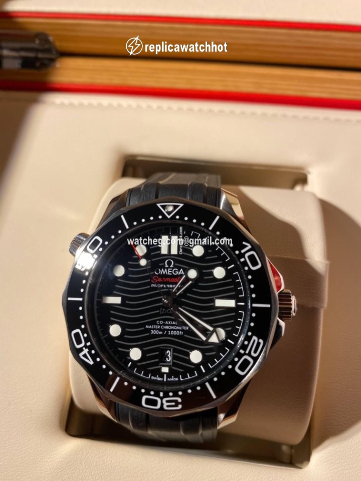 Omega Seamaster Diver 300 M Mens watch Unisex Automatic Steel 210.32.42.20.01.001 2