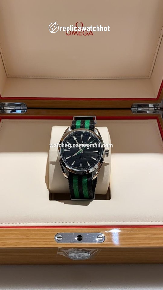 Omega Seamaster Aqua Terra Mens watch Unisex Automatic Steel 220.12.41.21.01.002 2