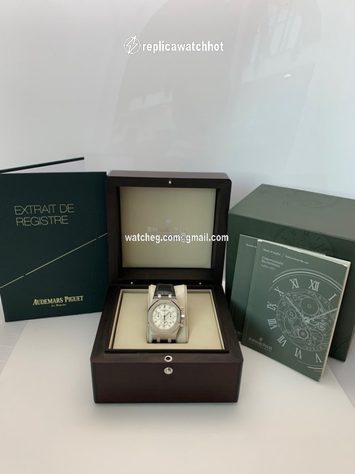 Audemars Piguet Royal Oak Chronograph Mens watch Unisex Automatic White gold 26022BC.OO.D002CR.01 2