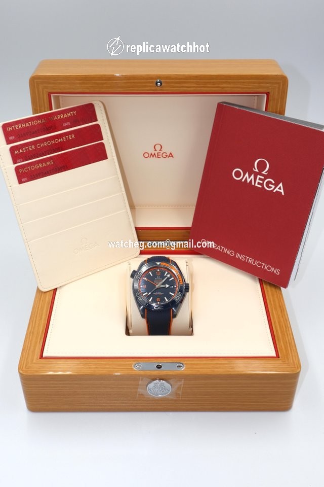 Omega Seamaster Planet Ocean Mens watch Unisex Automatic Ceramic 215.92.46.22.03.001 2