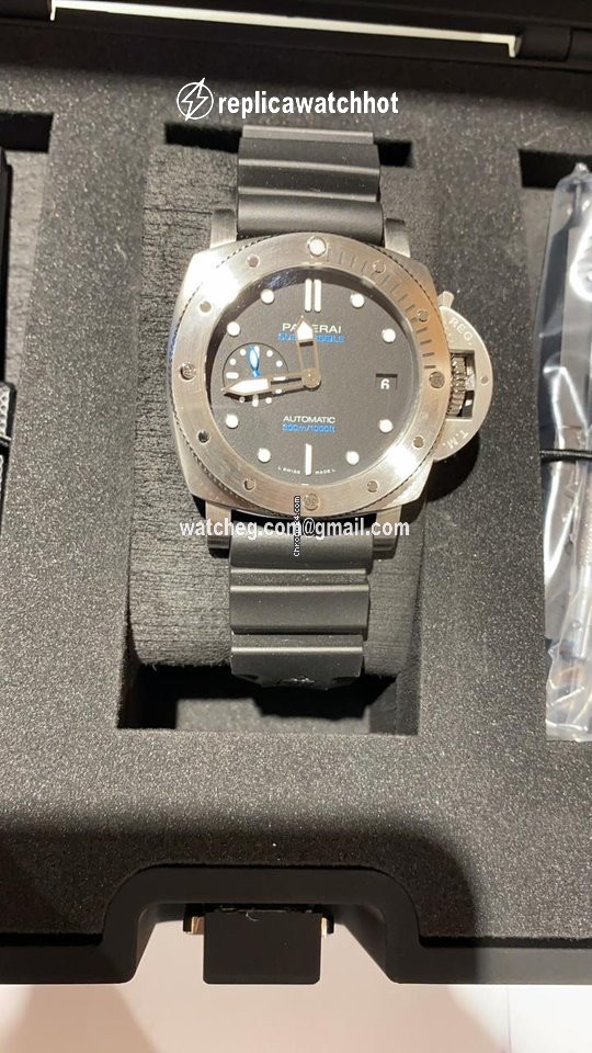Panerai Luminor Submersible Mens watch Unisex Automatic Steel PAM 00973 2