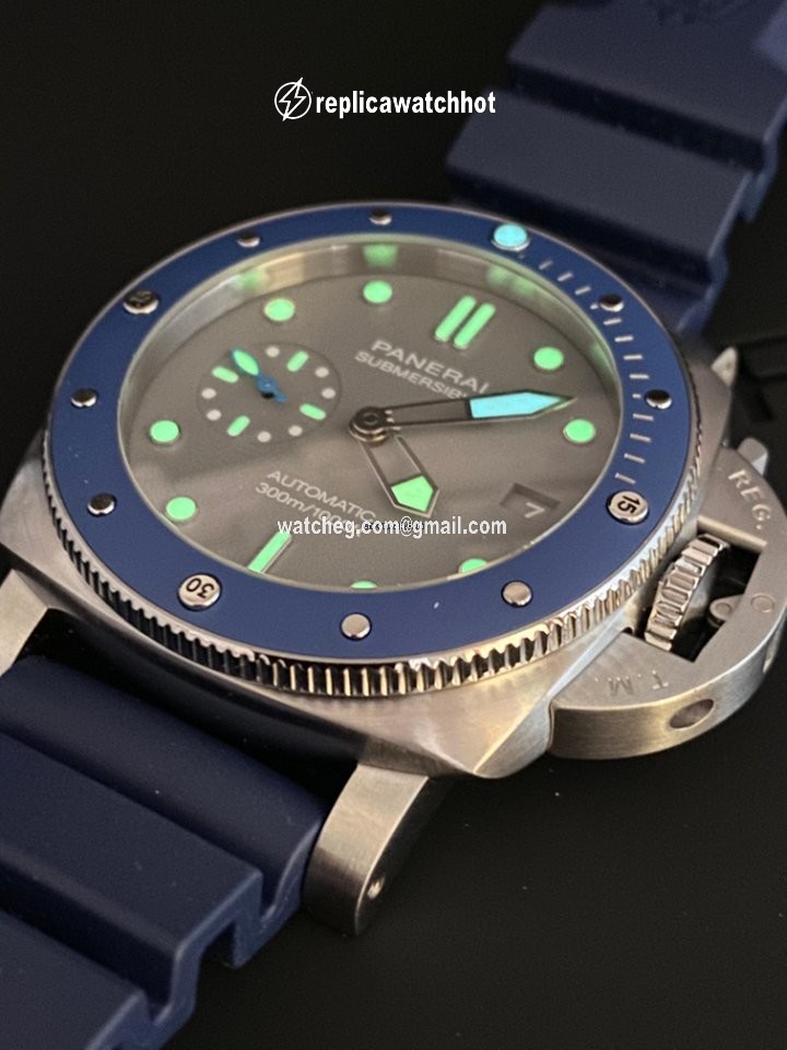 Panerai Luminor Submersible Mens watch Unisex Automatic Steel PAM 00959 2