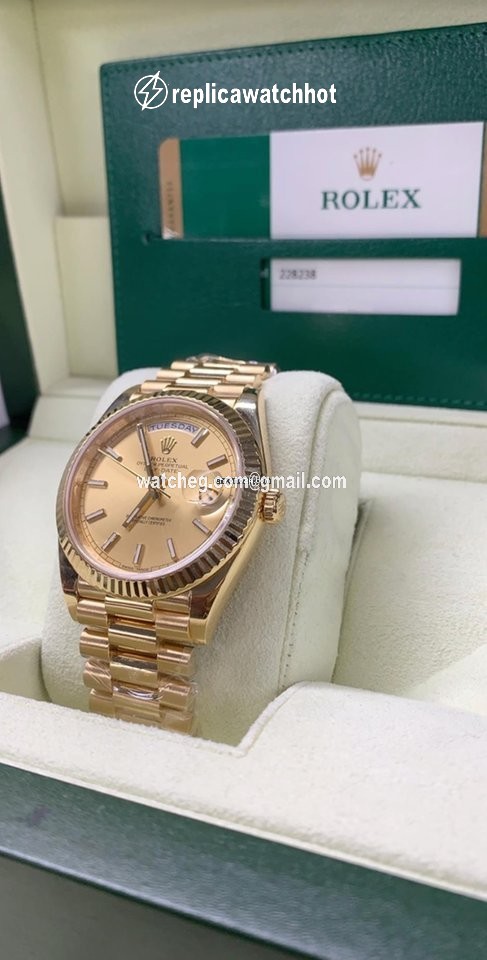 Rolex Day-Date 40 Mens watch Unisex Yellow gold Automatic 228238-0003 2