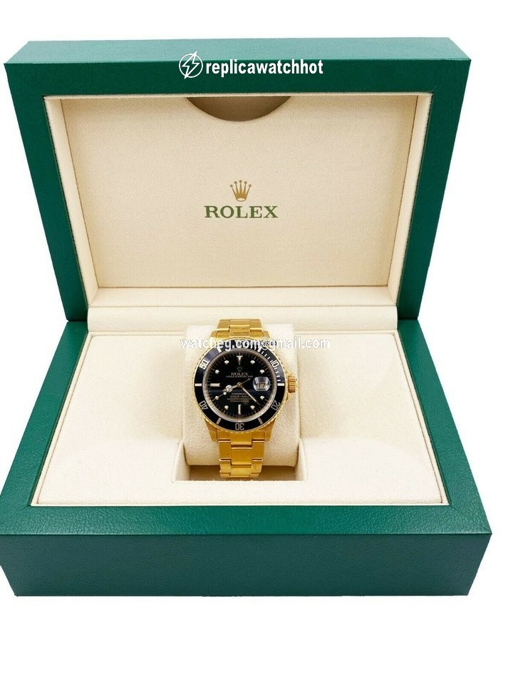 Rolex Submariner Date Yellow gold Automatic 16808 2