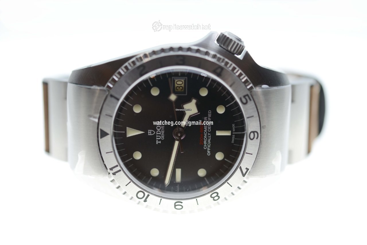 Tudor Black Bay Mens watch Unisex Automatic Steel 70150 2