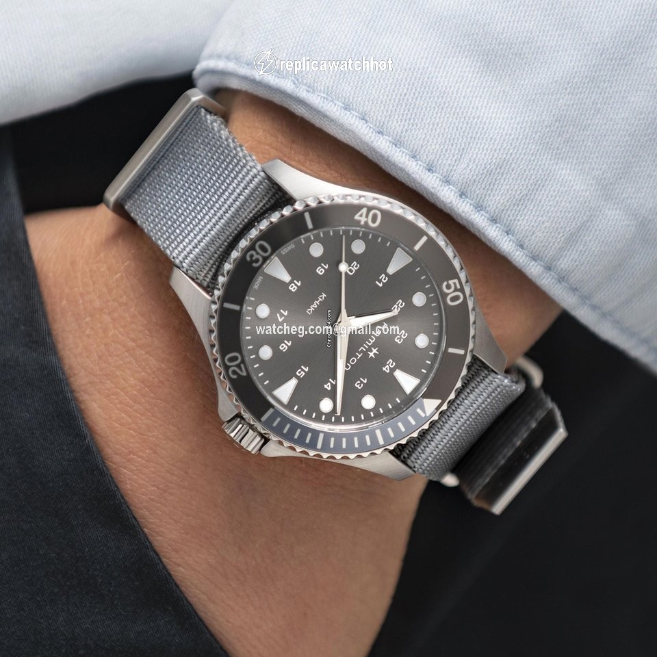 Hamilton Khaki Navy Scuba Mens watch Unisex Quartz Steel H82211981 2