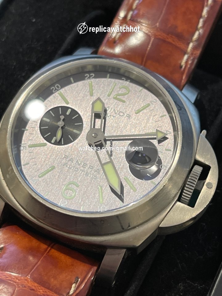 Panerai Luminor GMT Automatic Mens watch Unisex Automatic Titanium PAM 00089 2