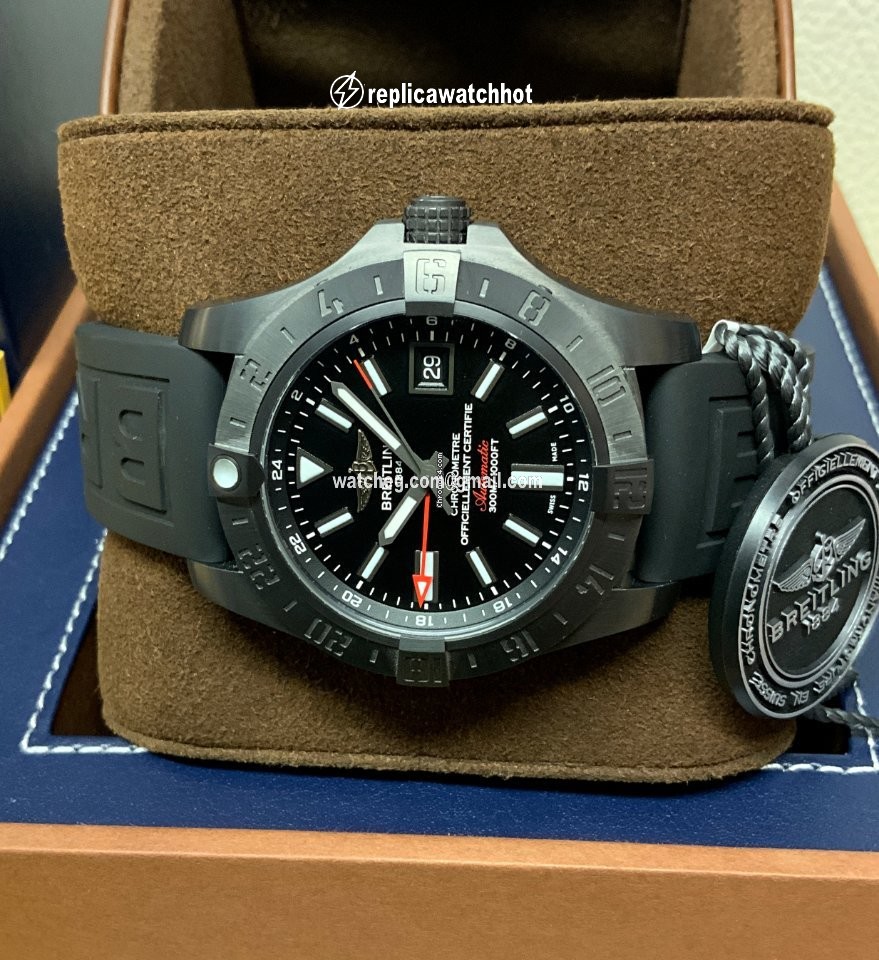 Breitling Avenger II GMT Mens watch Unisex Automatic Steel M3239010 BF04 2