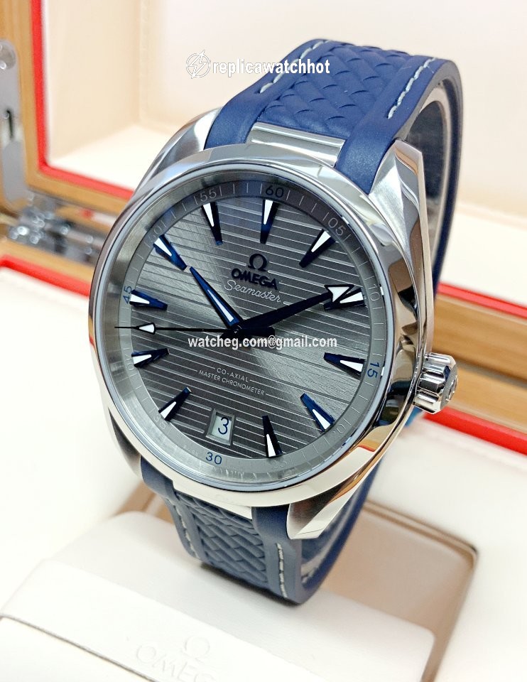Omega Seamaster Aqua Terra Mens watch Unisex Automatic Steel 220.12.41.21.06.001 2