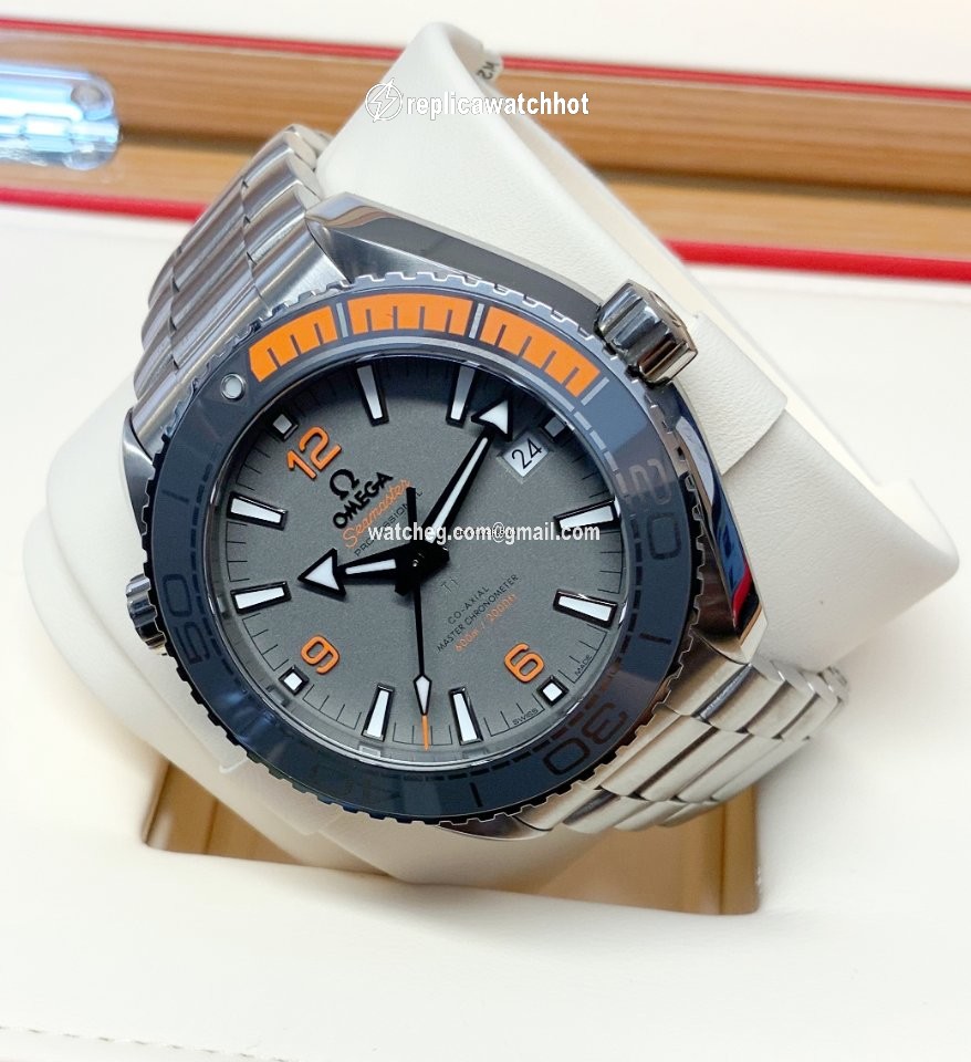 Omega Seamaster Planet Ocean Mens watch Unisex Automatic Titanium 215.90.44.21.99.001 2